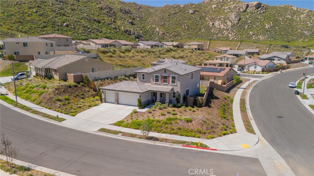 1087 Crownstone Lane