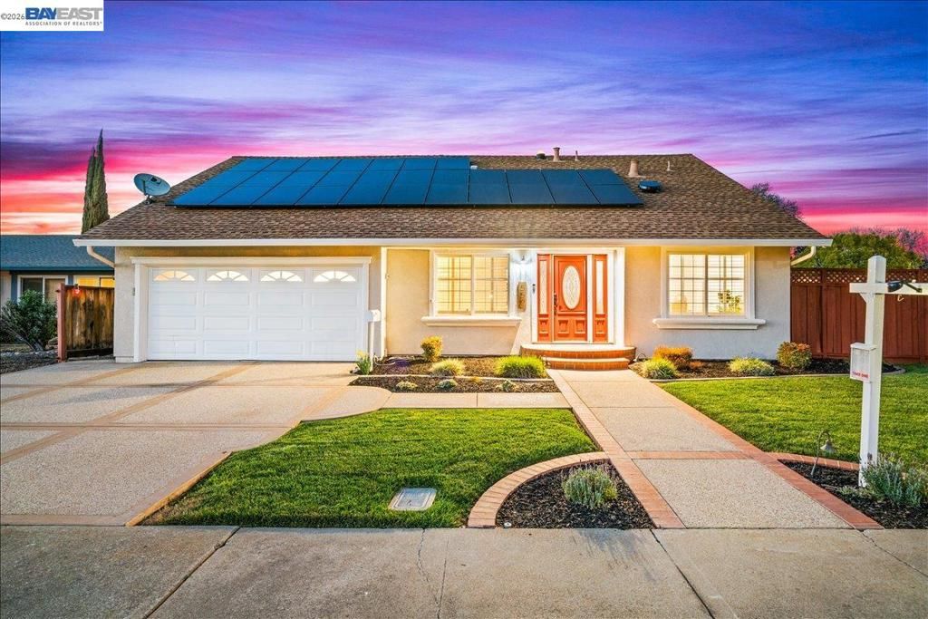 Photo of 552 552 Hanover St St, Livermore, CA 94551 (MLS # 41125866)