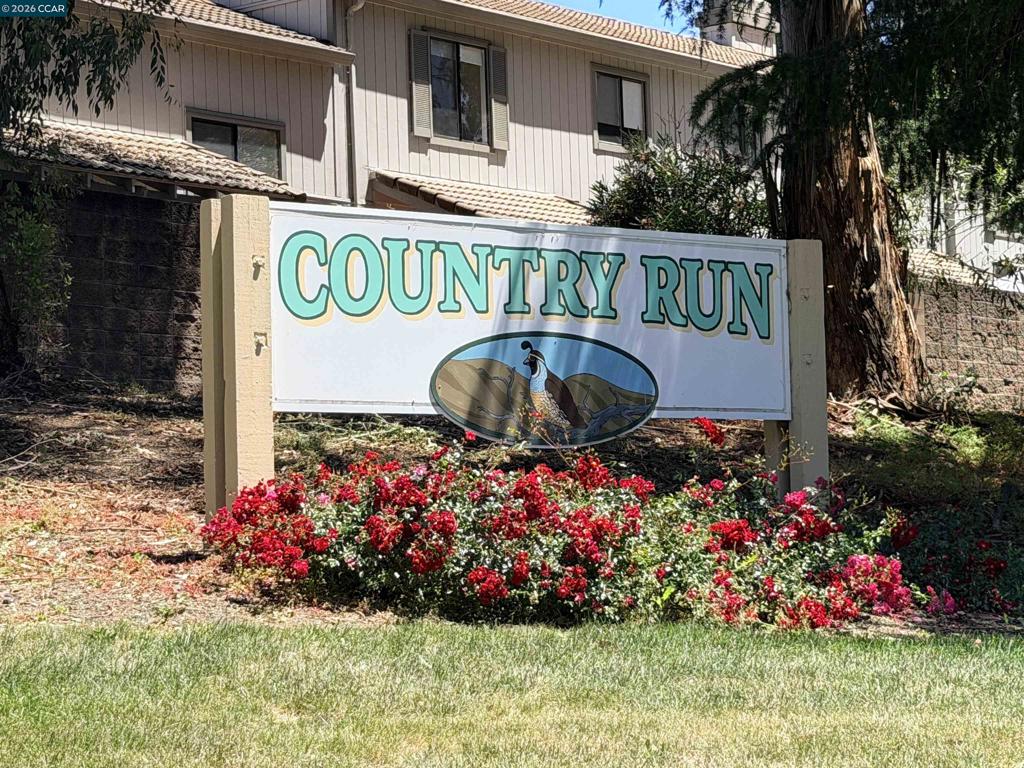 886 Valley Run