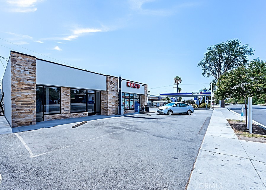 Prime 700 Sq. Ft. Retail/Office Space in the Heart of Whittier
- 14018 Lambert Road, Whittier, CA 90605
Take advantage of this rare opportunity to lease a 700 sq. ft. front-facing commercial space located in a busy plaza in the heart of Whittier, California. This highly visible unit is ideal for a variety of businesses, including retail, office, boutique services, or specialty shops.
- Excellent street frontage and signage opportunity
- High foot and vehicle traffic area
- Surrounded by established businesses and vibrant community activity
- Ample shared parking in the plaza
- Bright, open layout ready for your custom build-out
Located just minutes from major thoroughfares, this space offers great accessibility and visibility for your business to thrive.