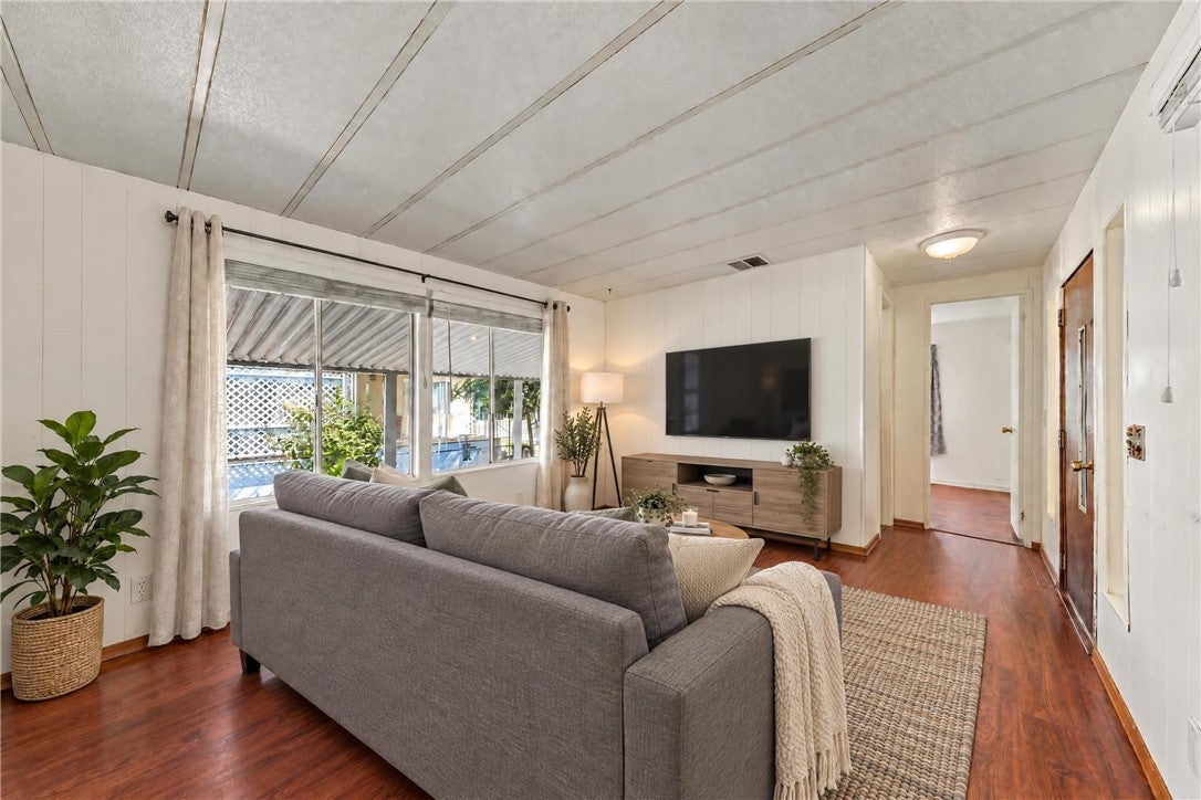 4305 Lakeshore