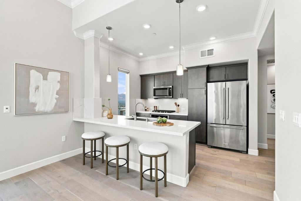382 Llano De Los Robles Ave Unit 9