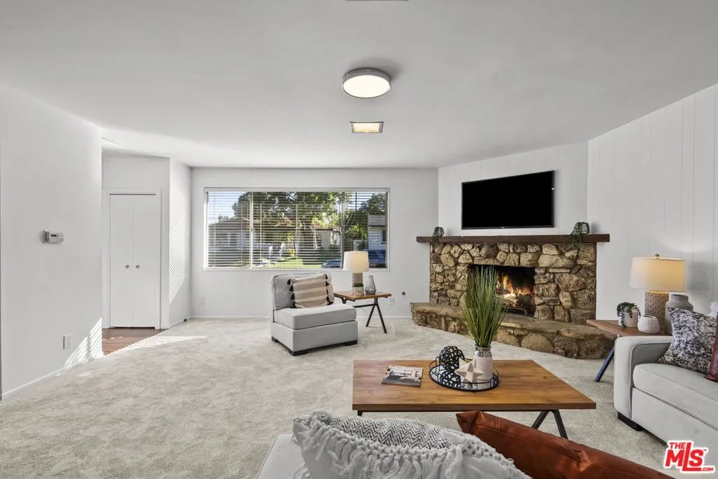 Encino, California 91436, United States, 3 Bedrooms Bedrooms, ,2 BathroomsBathrooms,Residential,Active,239473