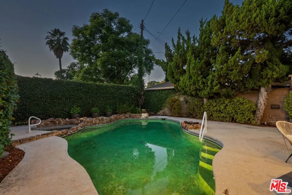 Encino, California 91436, United States, 3 Bedrooms Bedrooms, ,2 BathroomsBathrooms,Residential,Active,239473