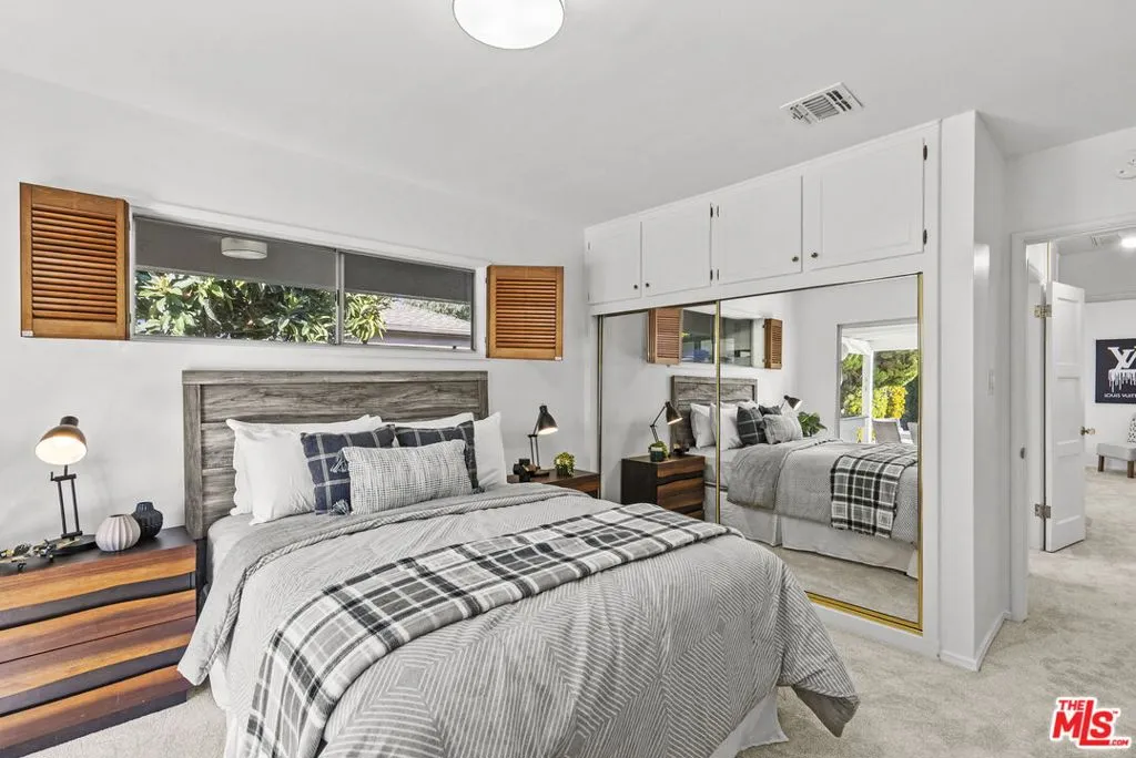 Encino, California 91436, United States, 3 Bedrooms Bedrooms, ,2 BathroomsBathrooms,Residential,Active,239473