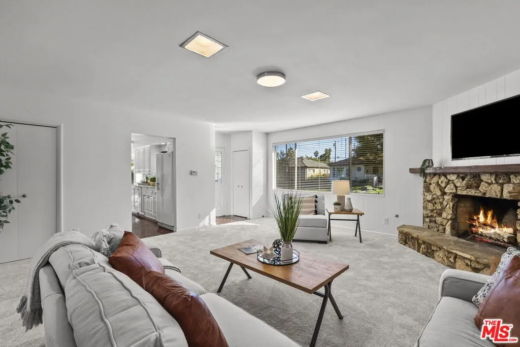 Encino, California 91436, United States, 3 Bedrooms Bedrooms, ,2 BathroomsBathrooms,Residential,Active,239473