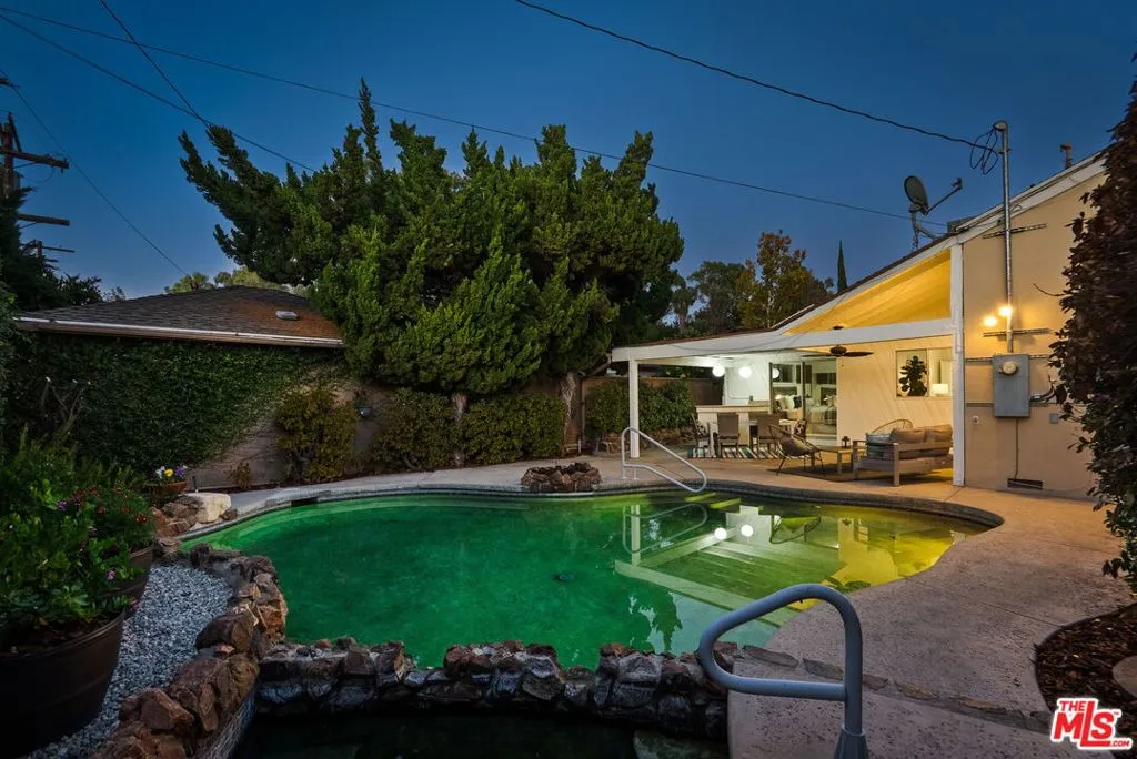 Encino, California 91436, United States, 3 Bedrooms Bedrooms, ,2 BathroomsBathrooms,Residential,Active,239473