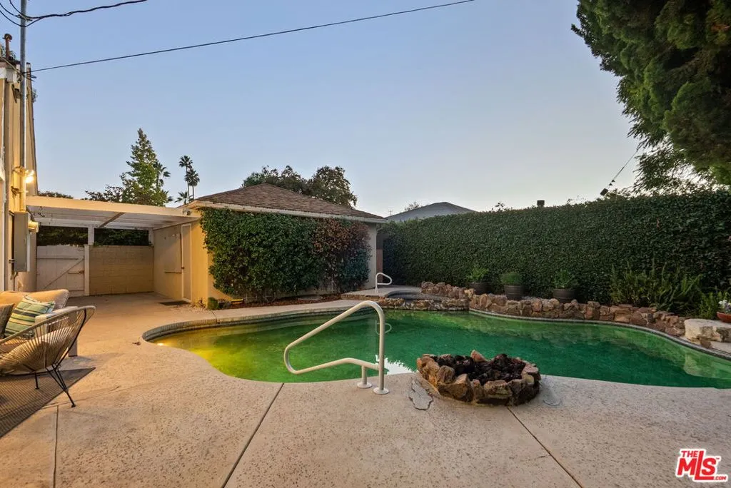 Encino, California 91436, United States, 3 Bedrooms Bedrooms, ,2 BathroomsBathrooms,Residential,Active,239473