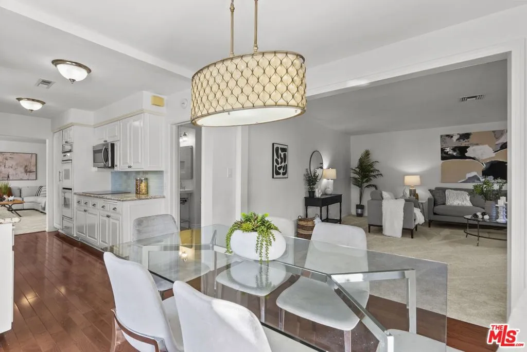 Encino, California 91436, United States, 3 Bedrooms Bedrooms, ,2 BathroomsBathrooms,Residential,Active,239473