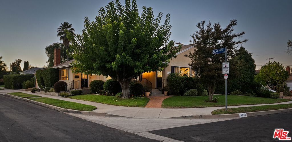 Photo of 5231 Whitaker Avenue, Encino, CA 91436 (MLS # 25613261)