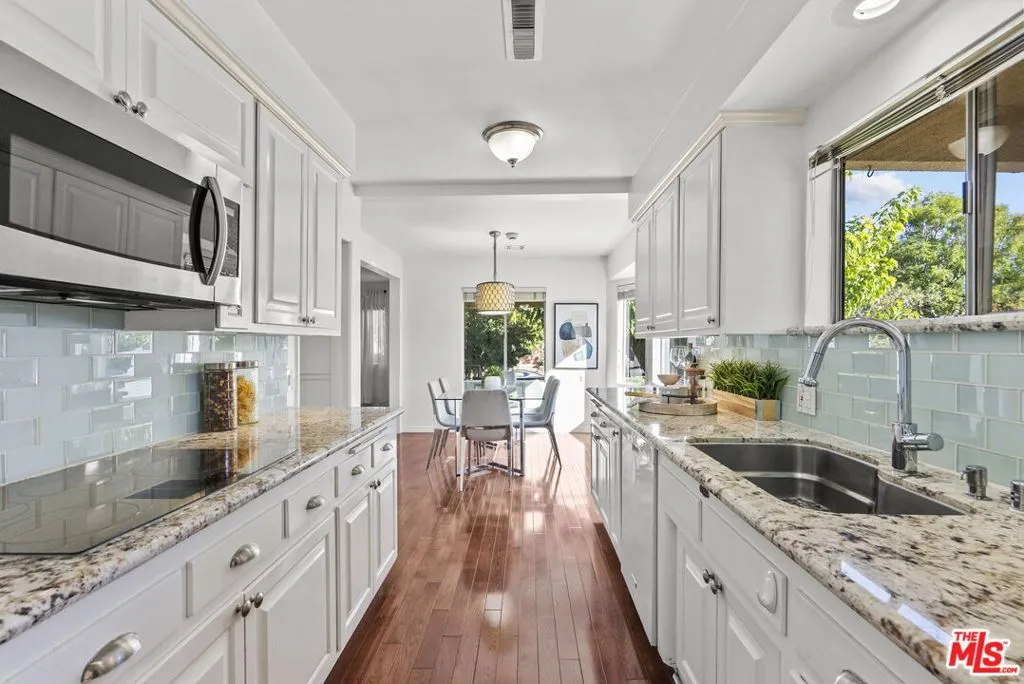 Encino, California 91436, United States, 3 Bedrooms Bedrooms, ,2 BathroomsBathrooms,Residential,Active,239473