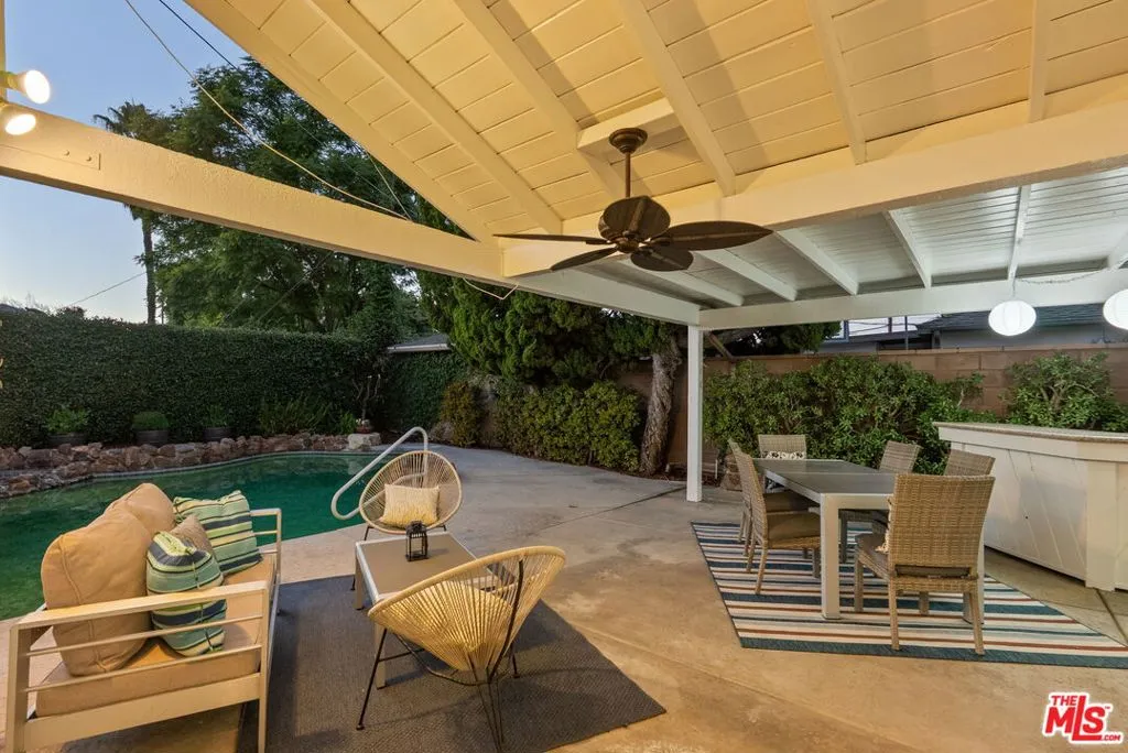 Encino, California 91436, United States, 3 Bedrooms Bedrooms, ,2 BathroomsBathrooms,Residential,Active,239473