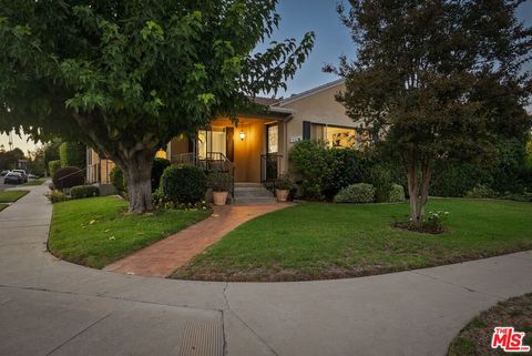 Photo of 5231 Whitaker Avenue, Encino, CA 91436 (MLS # 25613261)