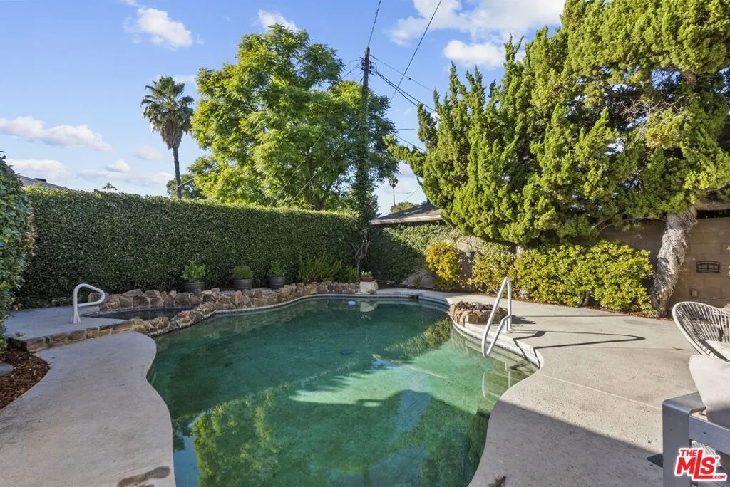 Encino, California 91436, United States, 3 Bedrooms Bedrooms, ,2 BathroomsBathrooms,Residential,Active,239473