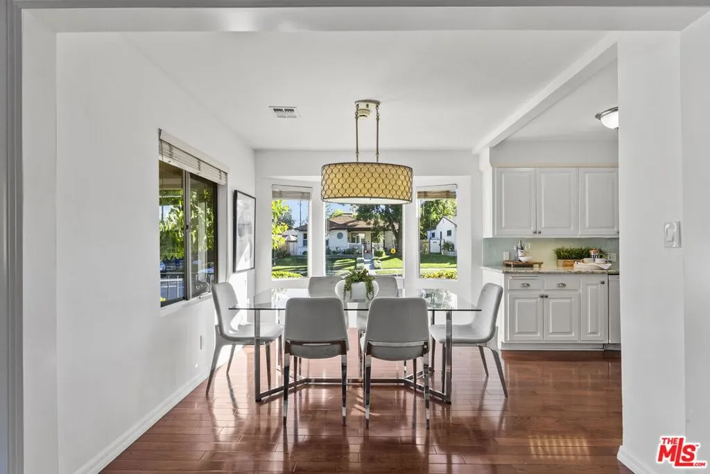 Encino, California 91436, United States, 3 Bedrooms Bedrooms, ,2 BathroomsBathrooms,Residential,Active,239473