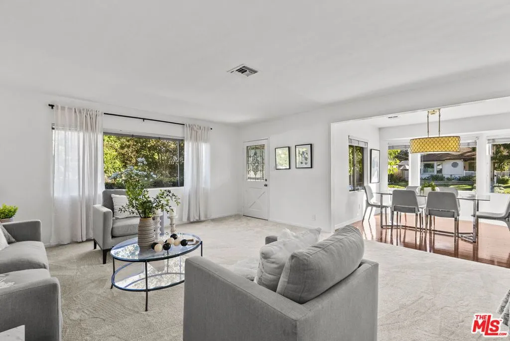 Encino, California 91436, United States, 3 Bedrooms Bedrooms, ,2 BathroomsBathrooms,Residential,Active,239473