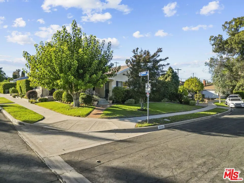 Encino, California 91436, United States, 3 Bedrooms Bedrooms, ,2 BathroomsBathrooms,Residential,Active,239473