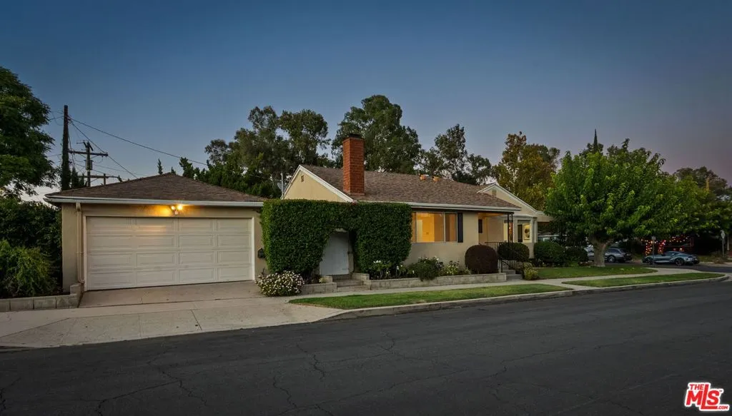 Encino, California 91436, United States, 3 Bedrooms Bedrooms, ,2 BathroomsBathrooms,Residential,Active,239473