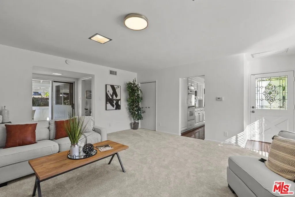 Encino, California 91436, United States, 3 Bedrooms Bedrooms, ,2 BathroomsBathrooms,Residential,Active,239473