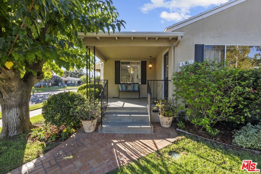 Photo of 5231 Whitaker Avenue, Encino, CA 91436 (MLS # 25613261)