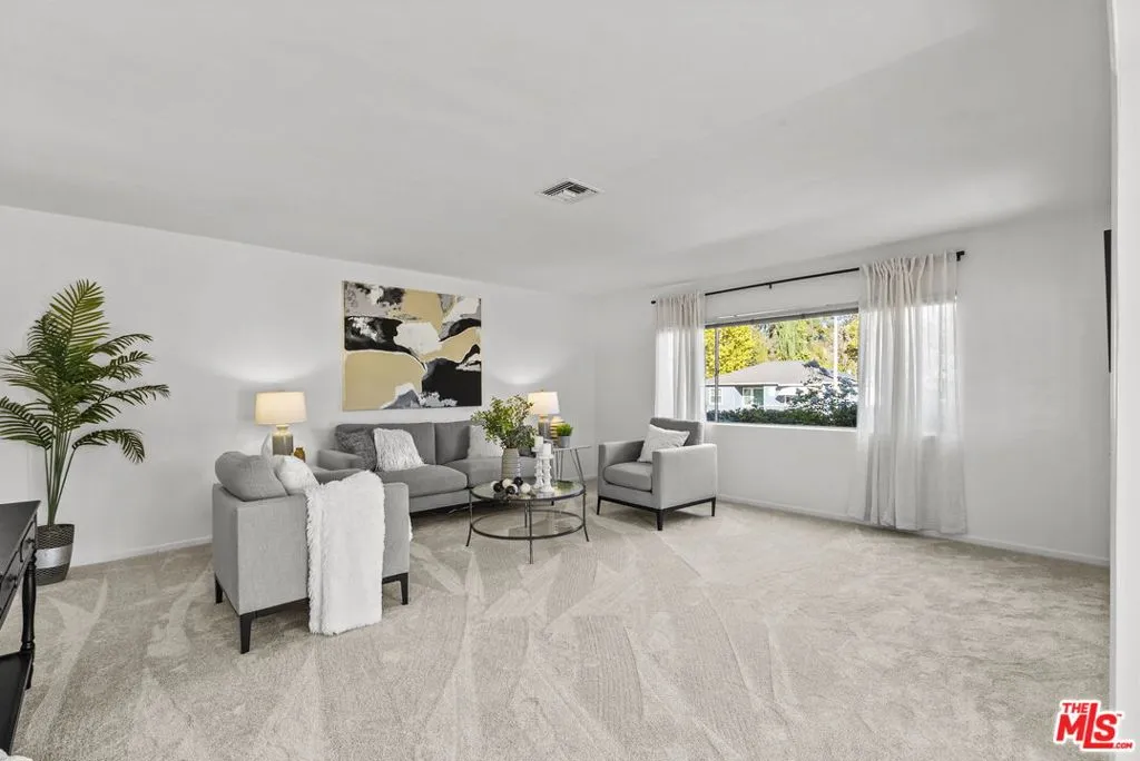 Encino, California 91436, United States, 3 Bedrooms Bedrooms, ,2 BathroomsBathrooms,Residential,Active,239473