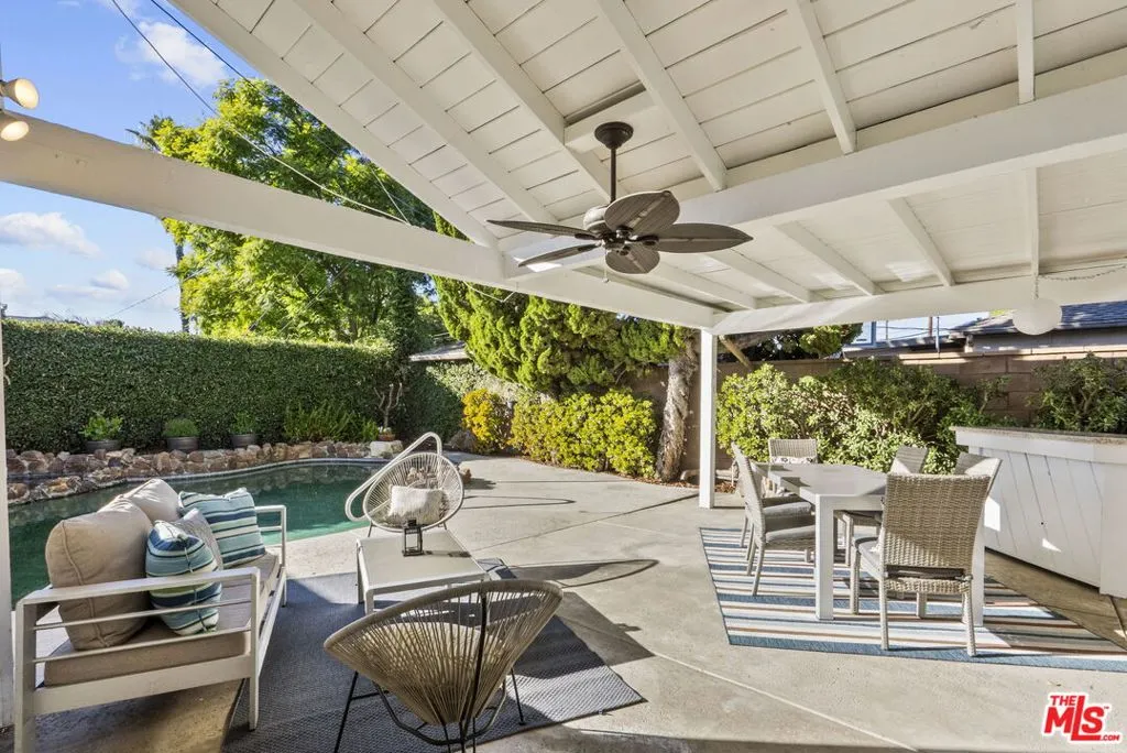 Encino, California 91436, United States, 3 Bedrooms Bedrooms, ,2 BathroomsBathrooms,Residential,Active,239473