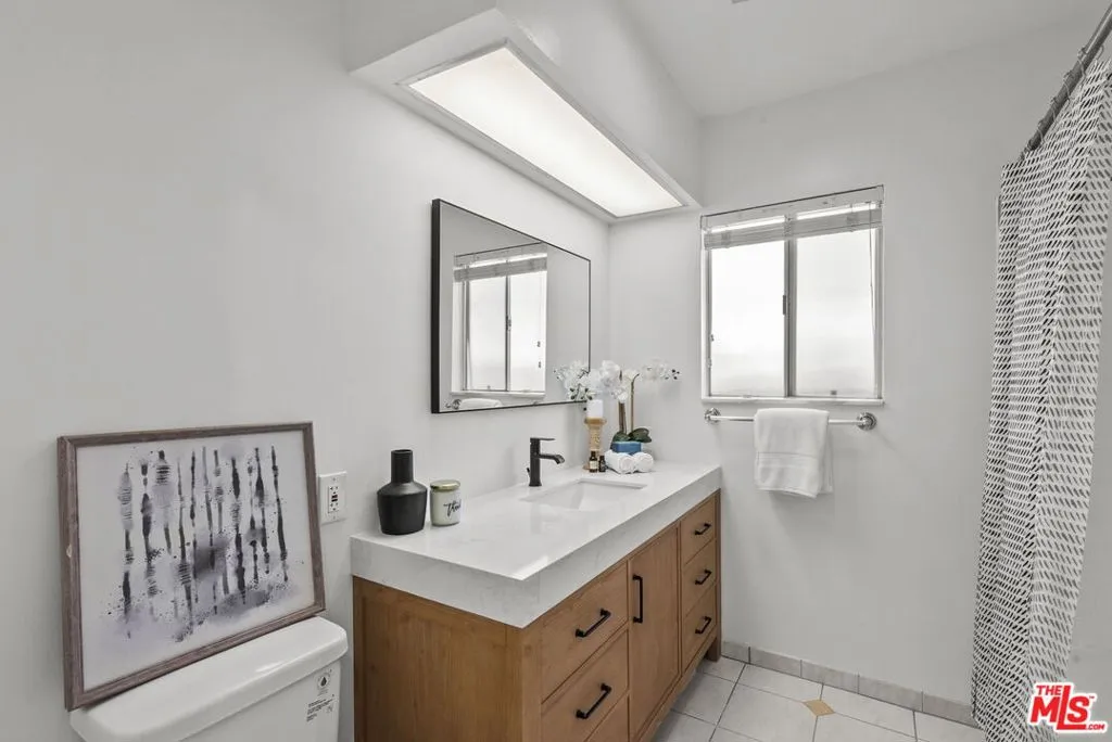 Encino, California 91436, United States, 3 Bedrooms Bedrooms, ,2 BathroomsBathrooms,Residential,Active,239473