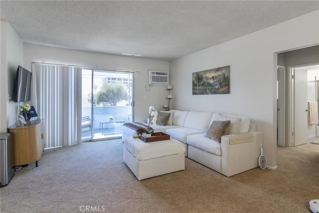 601 E Angeleno