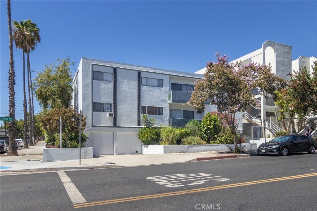 601 E Angeleno