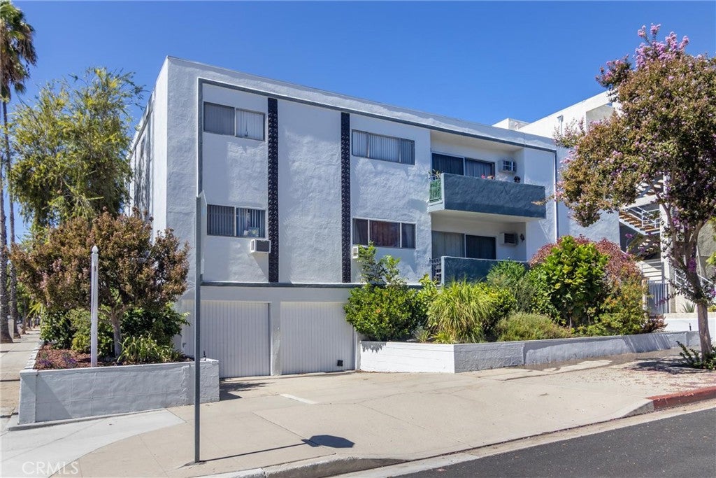 601 E Angeleno
