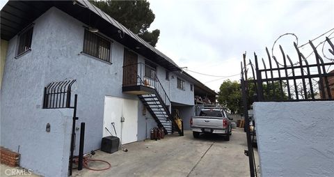 Photo of 1273 S Cochran Ave, Los Angeles, CA 90019 (MLS # SR26032000)