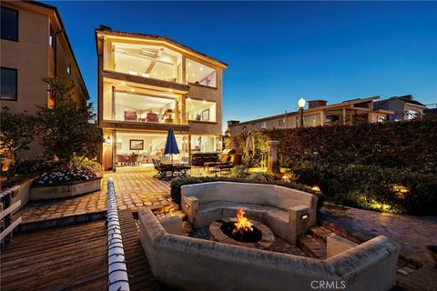 Photo of 900 E Balboa Blvd Blvd, Newport Beach, CA 92661 (MLS # PW25266826)