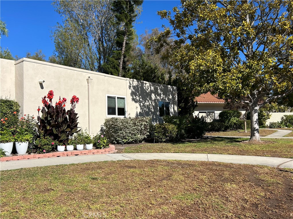 2335 Avenida Sevilla D