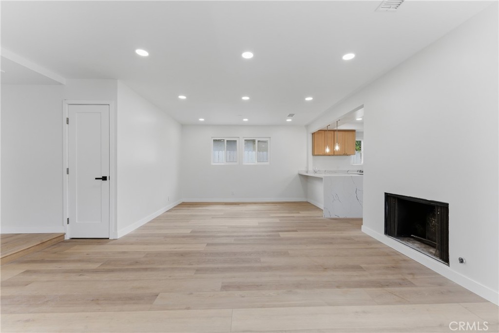 1815 E Hungerford