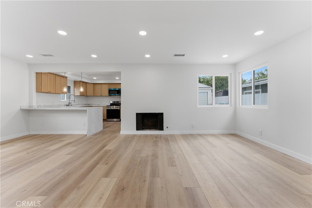 1815 E Hungerford