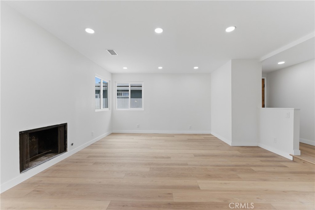1815 E Hungerford
