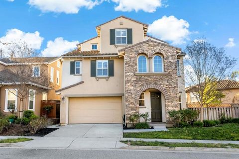 Photo of 300 Crestridge Court, San Jose, CA 95138 (MLS # ML82039251)