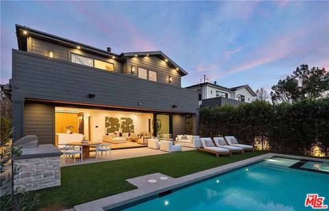 4453 Gentry Avenue Valley Village CA 91607