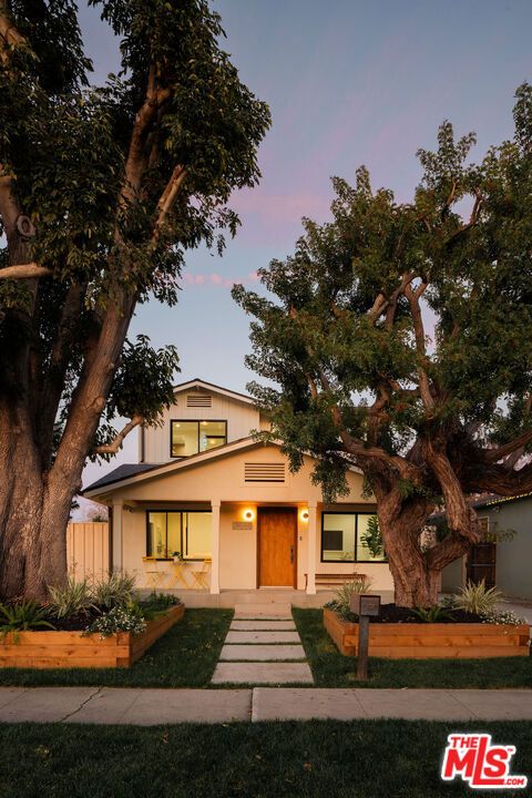 Photo of 3444 Redwood Avenue, Los Angeles, CA 90066 (MLS # 26667001)