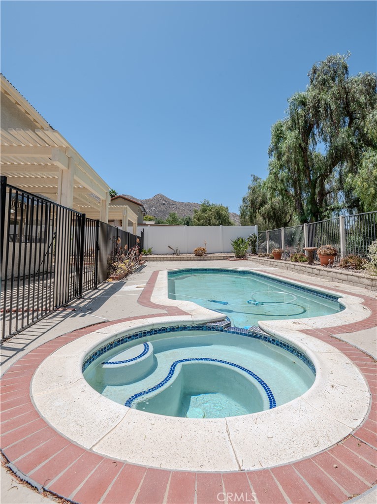 22760 Mountain View Road
