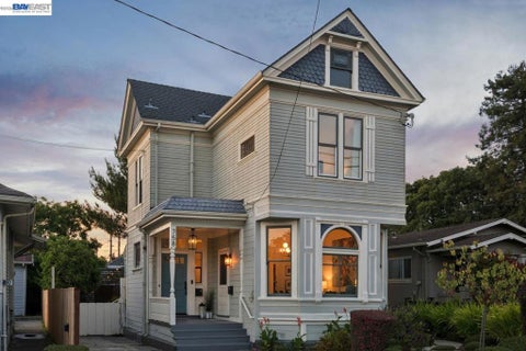 Photo of 758 A ALCATRAZ AVENUE AVE, Oakland, CA 94609 (MLS # 41137016)