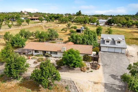 Photo of 390 Nacimiento Lake Drive, Paso Robles, CA 93446 (MLS # SC26078902)