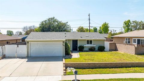 Photo of 2343 Lupin ST, Simi Valley, CA 93065 (MLS # BB26097984)