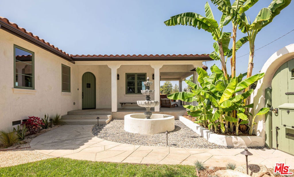 1062 Beverly Way