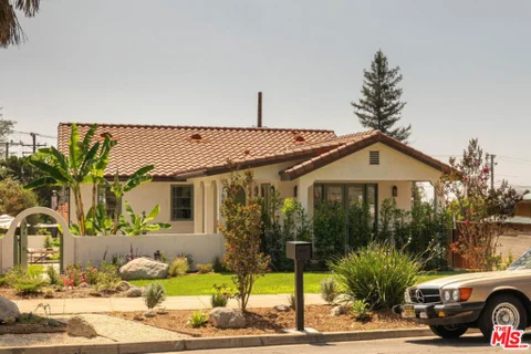 MLS: 26988575
