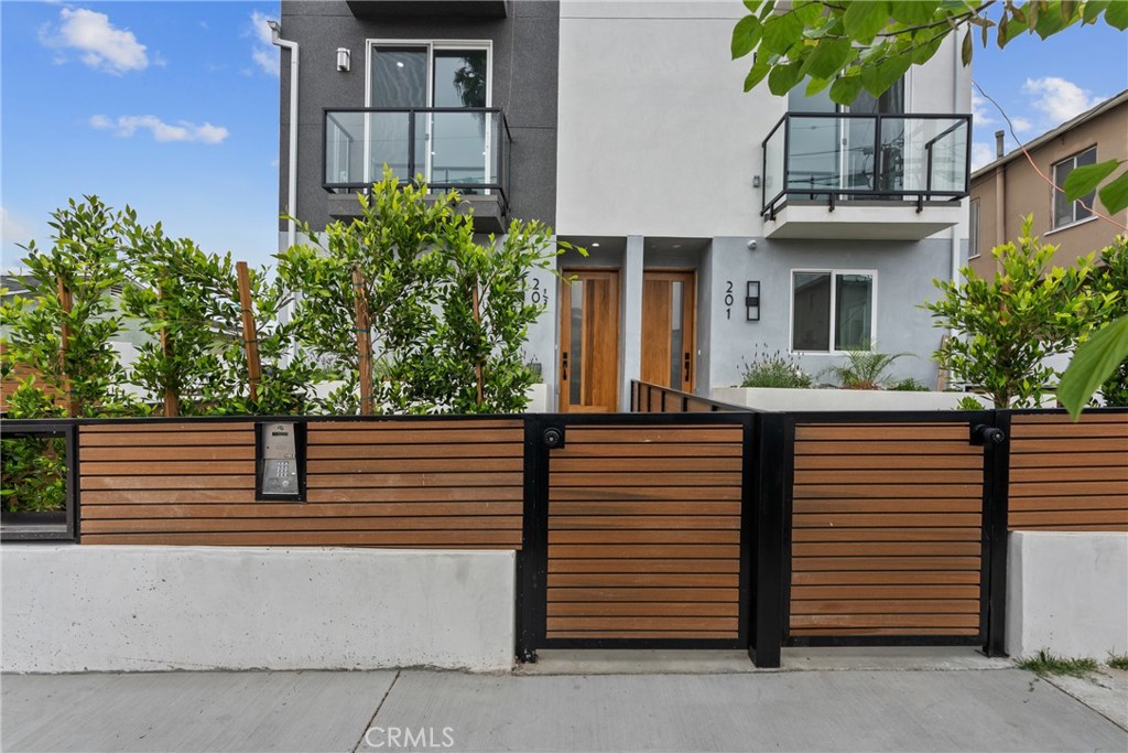 201 S Westlake Ave
