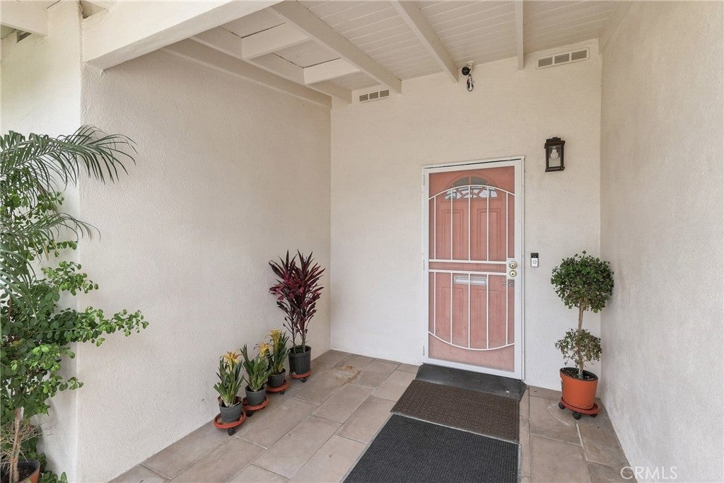1284 E Florida