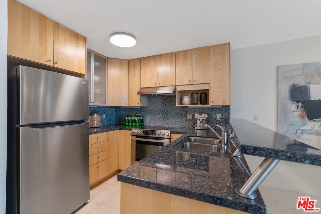 Properties 4 11645 Montana Avenue 237