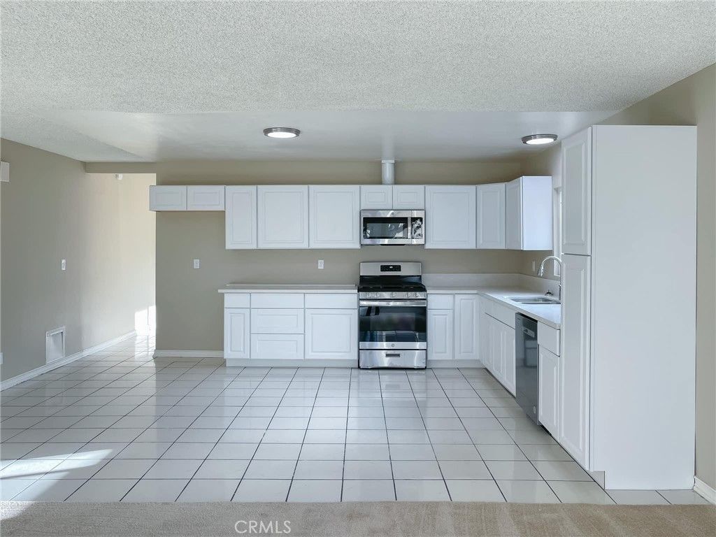 Photo of 823 E Kildare Street, Lancaster, CA 93535 (MLS # SR25244210)
