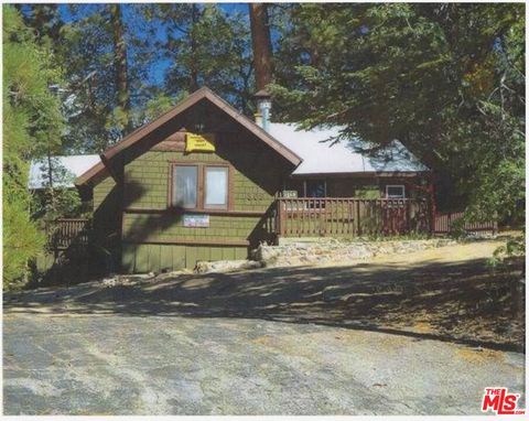 Photo of 809 Talmadge Road, Big Bear, CA 92315 (MLS # 25613731)